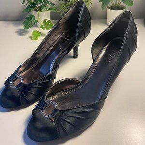 Le Chateau black open toe Kitten Heel